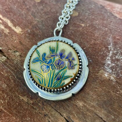 antique-button-iris-silver-pendant-top-sandrakernsjewellery