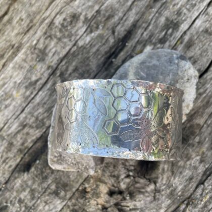 bangle-sterling silver-bees-honeycomb-engraving-top-fluted-sandrakernsjewellery