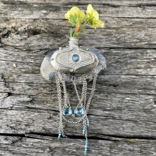 bottle-brooch-sky blue-topaz-chains-silver-close-sandrakernsjewellery