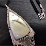 chalcedony-clasp-pendant-sandrakernsjewellery