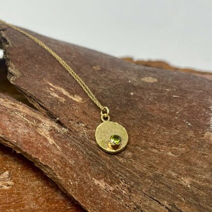 gold-peridot-pendant-sandrakernsjewellery