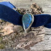 labradorite-choker-blue-velvet-top-sandrakernsjewellery