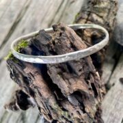 silver-bangle-hammered-oval-top-sandrakernsjewellery